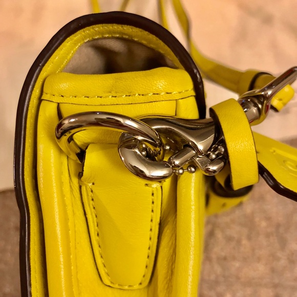 Coach yellow purse with removable straps - Picture 5 of 8